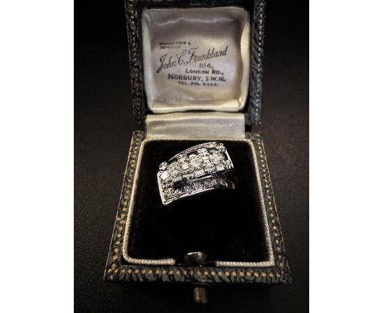 Anello  a  Contrarie  con  Diamanti Anello  a  Contrarie  con  Diamanti