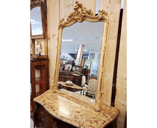 Gilded wooden mirror Gilded wooden mirror