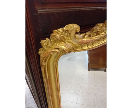 Gilded wooden mirror Gilded wooden mirror