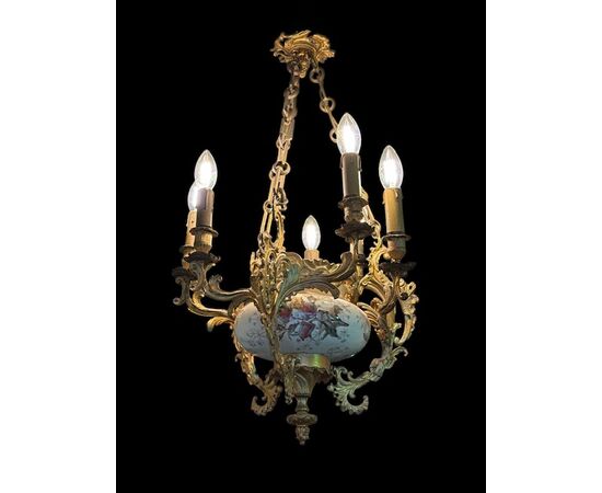 Lampadario in bronzo dorato.