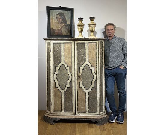 LOUIS XIV PAINTED CABINET, FIRST HALF OF THE 18TH CENTURY LOUIS XIV PAINTED CABINET, FIRST HALF OF THE 18TH CENTURY