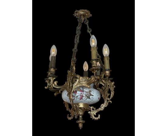 Lampadario in bronzo dorato.