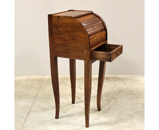 Antico comodino Direttorio in noce - Italia epoca '700 Antico comodino Direttorio in noce - Italia epoca '700