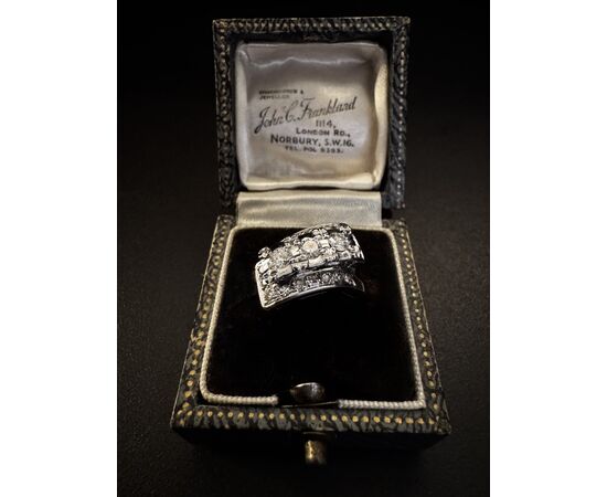 Anello  a  Contrarie  con  Diamanti