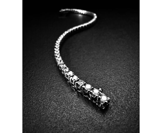 Bracciale  tennis  in  oro  bianco  e  Diamanti