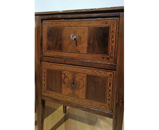 PAIR OF NEOCLASSICAL INLAID BEDSIDE TABLES, LATE 18TH CENTURY