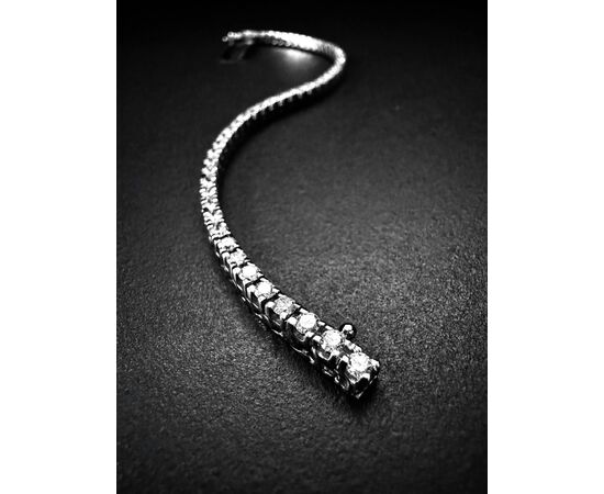 Bracciale  tennis  in  oro  bianco  e  Diamanti