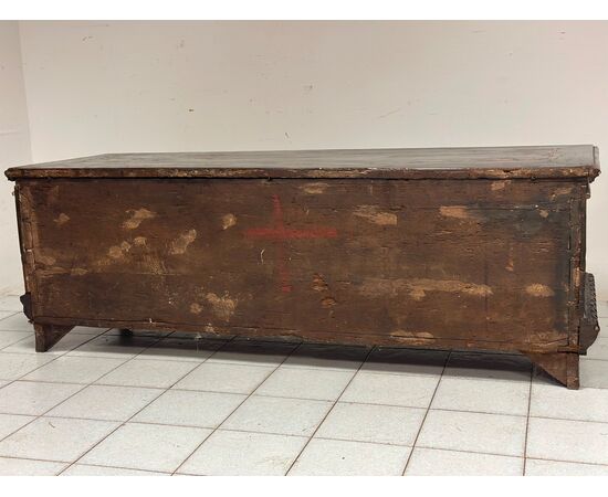 Walnut chest. Emilia Tuscany Louis XIV 17th century