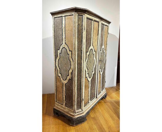 LOUIS XIV PAINTED CABINET, FIRST HALF OF THE 18TH CENTURY LOUIS XIV PAINTED CABINET, FIRST HALF OF THE 18TH CENTURY