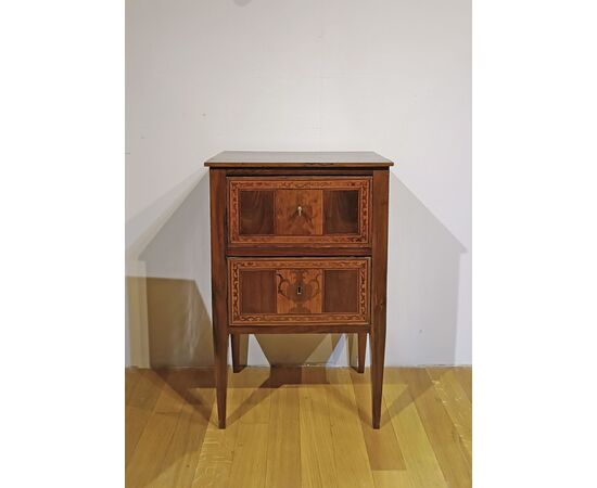 PAIR OF NEOCLASSICAL INLAID BEDSIDE TABLES, LATE 18TH CENTURY PAIR OF NEOCLASSICAL INLAID BEDSIDE TABLES, LATE 18TH CENTURY