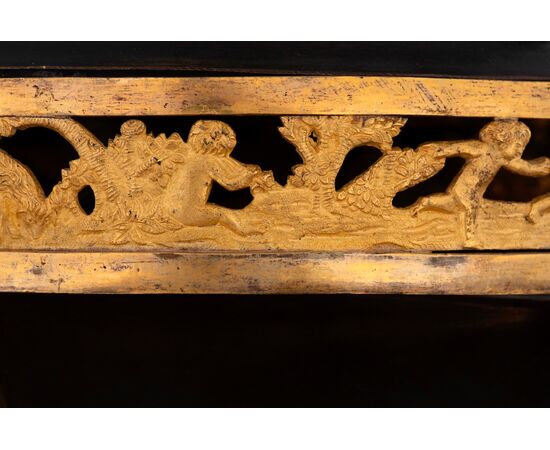 Important bronze vase, Russia, early 19th century Important bronze vase, Russia, early 19th century