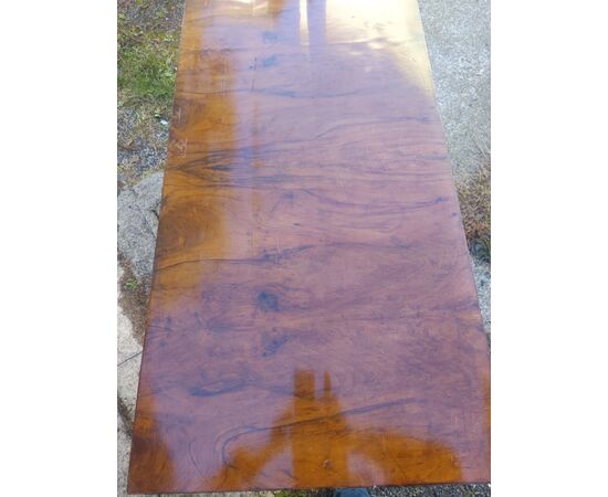 Scrivania da centro in lastrone di noce