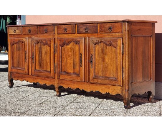 Grande credenza provenzale in noce, seconda metà del XVIII secolo Grande credenza provenzale in noce, seconda metà del XVIII secolo