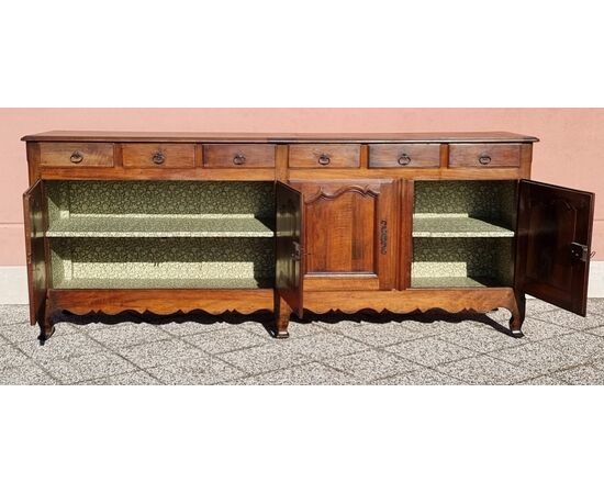 Grande credenza provenzale in noce, seconda metà del XVIII secolo Grande credenza provenzale in noce, seconda metà del XVIII secolo