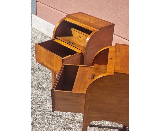 Coppia di comodini a rullo, area veneta (probabilmente Vicenza), inizi XIX secolo Coppia di comodini a rullo, area veneta (probabilmente Vicenza), inizi XIX secolo