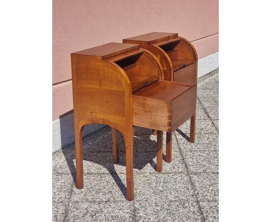 Coppia di comodini a rullo, area veneta (probabilmente Vicenza), inizi XIX secolo Coppia di comodini a rullo, area veneta (probabilmente Vicenza), inizi XIX secolo