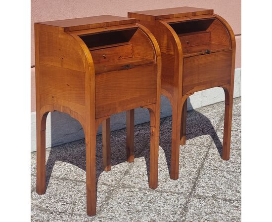 Coppia di comodini a rullo, area veneta (probabilmente Vicenza), inizi XIX secolo Coppia di comodini a rullo, area veneta (probabilmente Vicenza), inizi XIX secolo