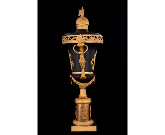 Important bronze vase, Russia, early 19th century Important bronze vase, Russia, early 19th century