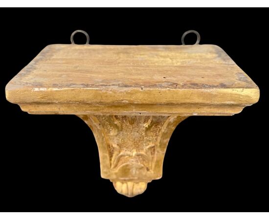 Mensolina applique in legno intagliato e foglia oro. Periodo Impero.