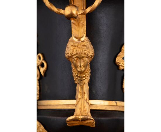 Important bronze vase, Russia, early 19th century Important bronze vase, Russia, early 19th century