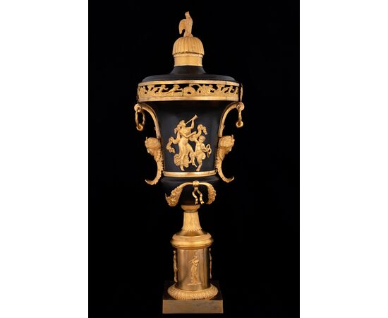 Important bronze vase, Russia, early 19th century Important bronze vase, Russia, early 19th century