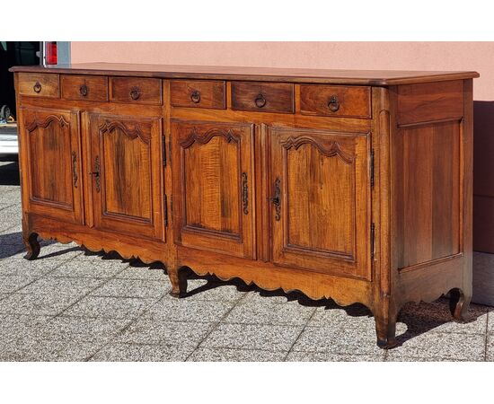Grande credenza provenzale in noce, seconda metà del XVIII secolo Grande credenza provenzale in noce, seconda metà del XVIII secolo