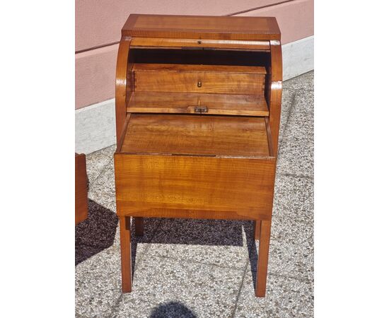 Coppia di comodini a rullo, area veneta (probabilmente Vicenza), inizi XIX secolo Coppia di comodini a rullo, area veneta (probabilmente Vicenza), inizi XIX secolo