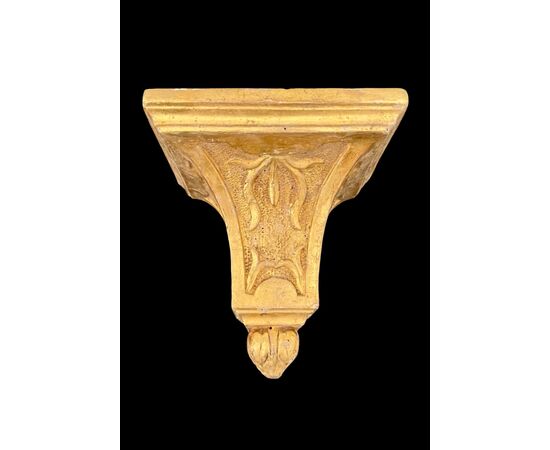 Mensolina applique in legno intagliato e foglia oro. Periodo Impero.