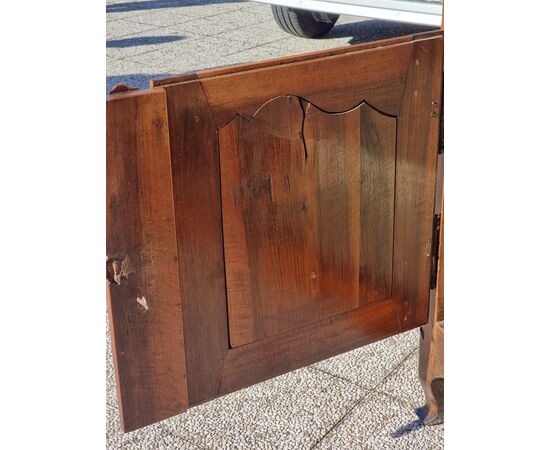 Grande credenza provenzale in noce, seconda metà del XVIII secolo Grande credenza provenzale in noce, seconda metà del XVIII secolo