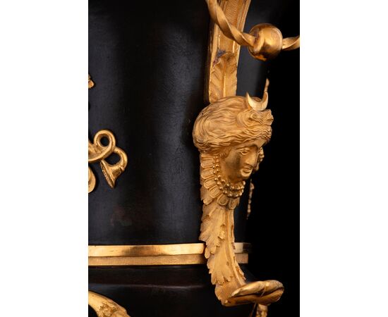 Important bronze vase, Russia, early 19th century Important bronze vase, Russia, early 19th century