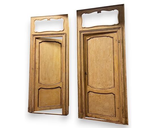 PTS898 - N. 2 porte laccate con telaio, epoca '700, luce cm L 88 x H 207