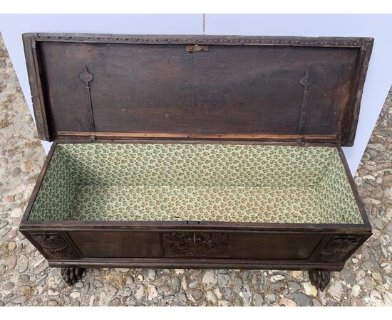 Carved walnut wood chest. Italy, 17th century. Carved walnut wood chest. Italy, 17th century.