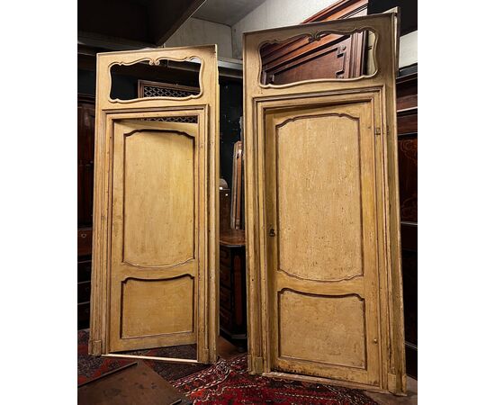 PTS898 - N. 2 porte laccate con telaio, epoca '700, luce cm L 88 x H 207