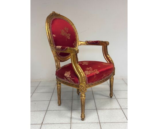 Poltrona Napoleone III in legno intagliato e dorato