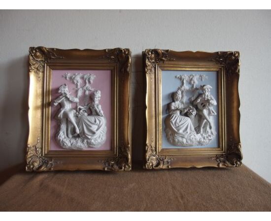 N.DUE QUADRETTI CON BASSORILIEVI IN PORCELLANA BISCUIT FRANCIA