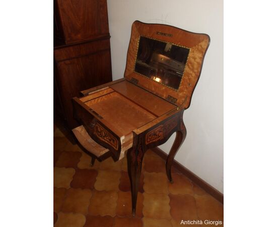 TAVOLINO INTARSIATO STILE NAPOLEONE III TAVOLINO INTARSIATO STILE NAPOLEONE III