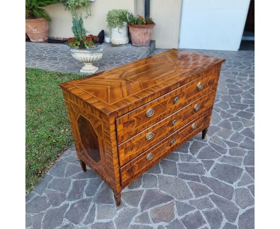 18th Century Louis XVI Modenese chest of drawers in walnut with various woods and inlays
