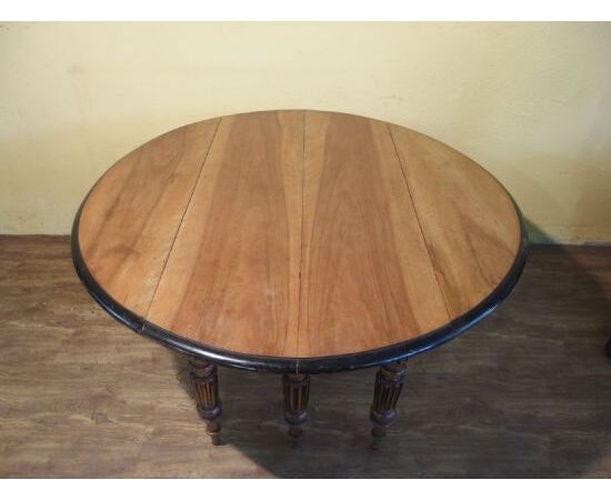 Louis Philippe style extendable walnut drop-leaf table, 19th century, L 129xW123xH75 cm