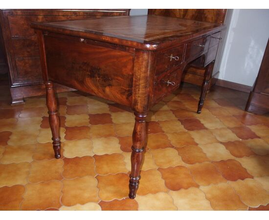 Flame mahogany center desk, mid-19th century Empire style, cm L129xP67xH80
