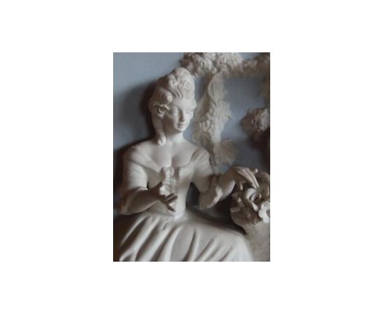 N.DUE QUADRETTI CON BASSORILIEVI IN PORCELLANA BISCUIT FRANCIA