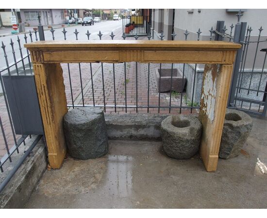 CAMINO IN PIETRA ANTICO EPOCA FINE 700