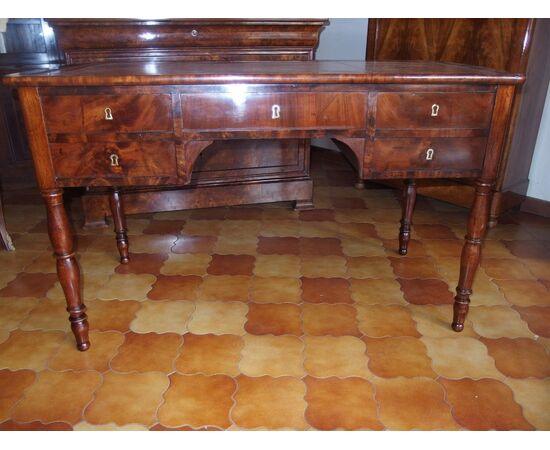 Flame mahogany center desk, mid-19th century Empire style, cm L129xP67xH80