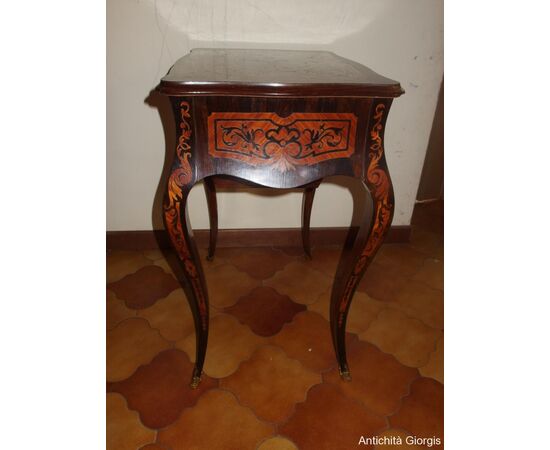 TAVOLINO INTARSIATO STILE NAPOLEONE III TAVOLINO INTARSIATO STILE NAPOLEONE III
