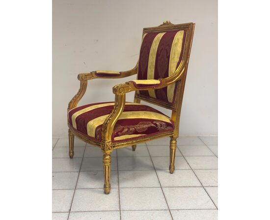 Poltrona Napoleone III in legno intagliato e dorato