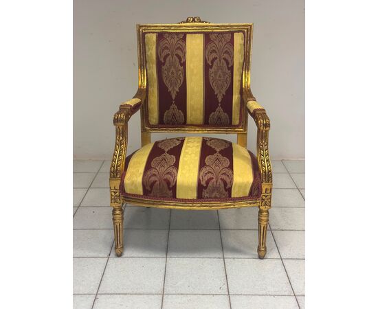 Poltrona Napoleone III in legno intagliato e dorato