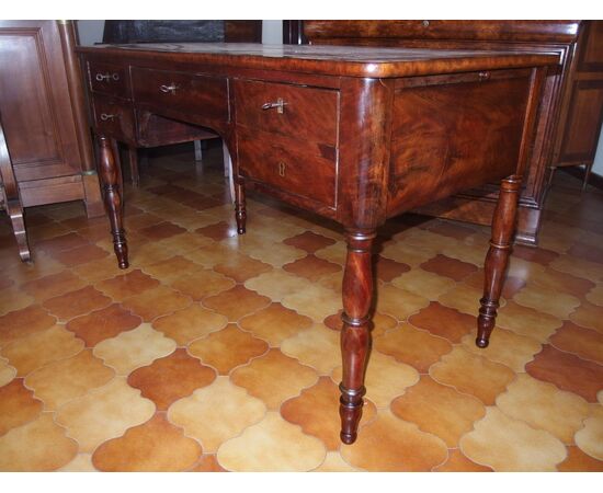 Flame mahogany center desk, mid-19th century Empire style, cm L129xP67xH80
