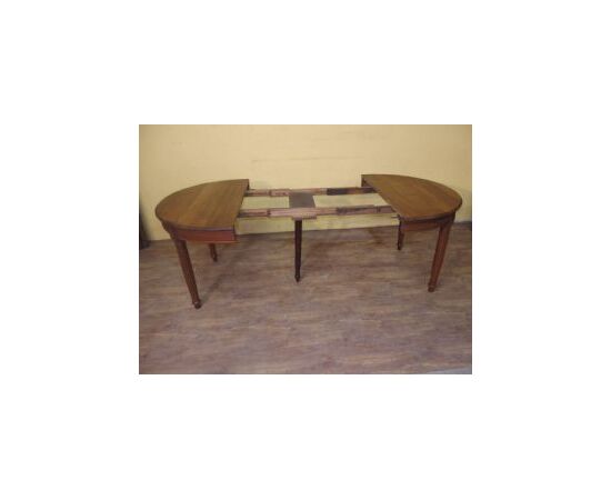 Oval extendable walnut table with four legs L123xW109xH76