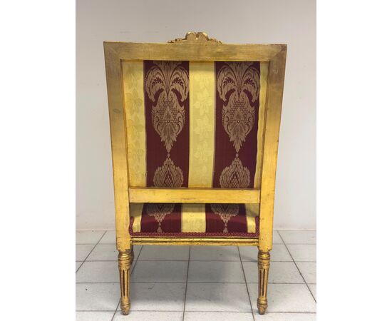 Poltrona Napoleone III in legno intagliato e dorato