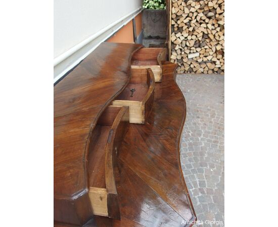 Walnut veneered chest of drawers (dresser) from the 18th century
