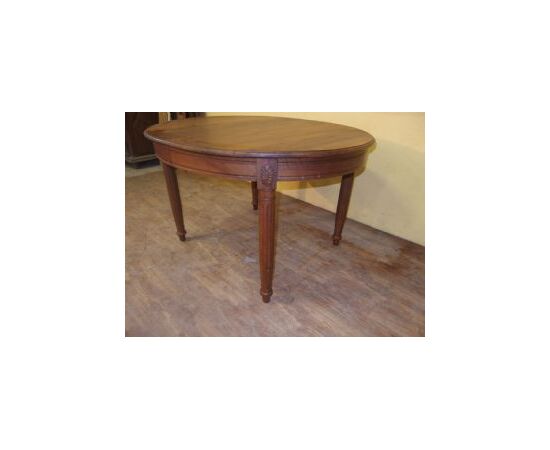 Oval extendable walnut table with four legs L123xW109xH76